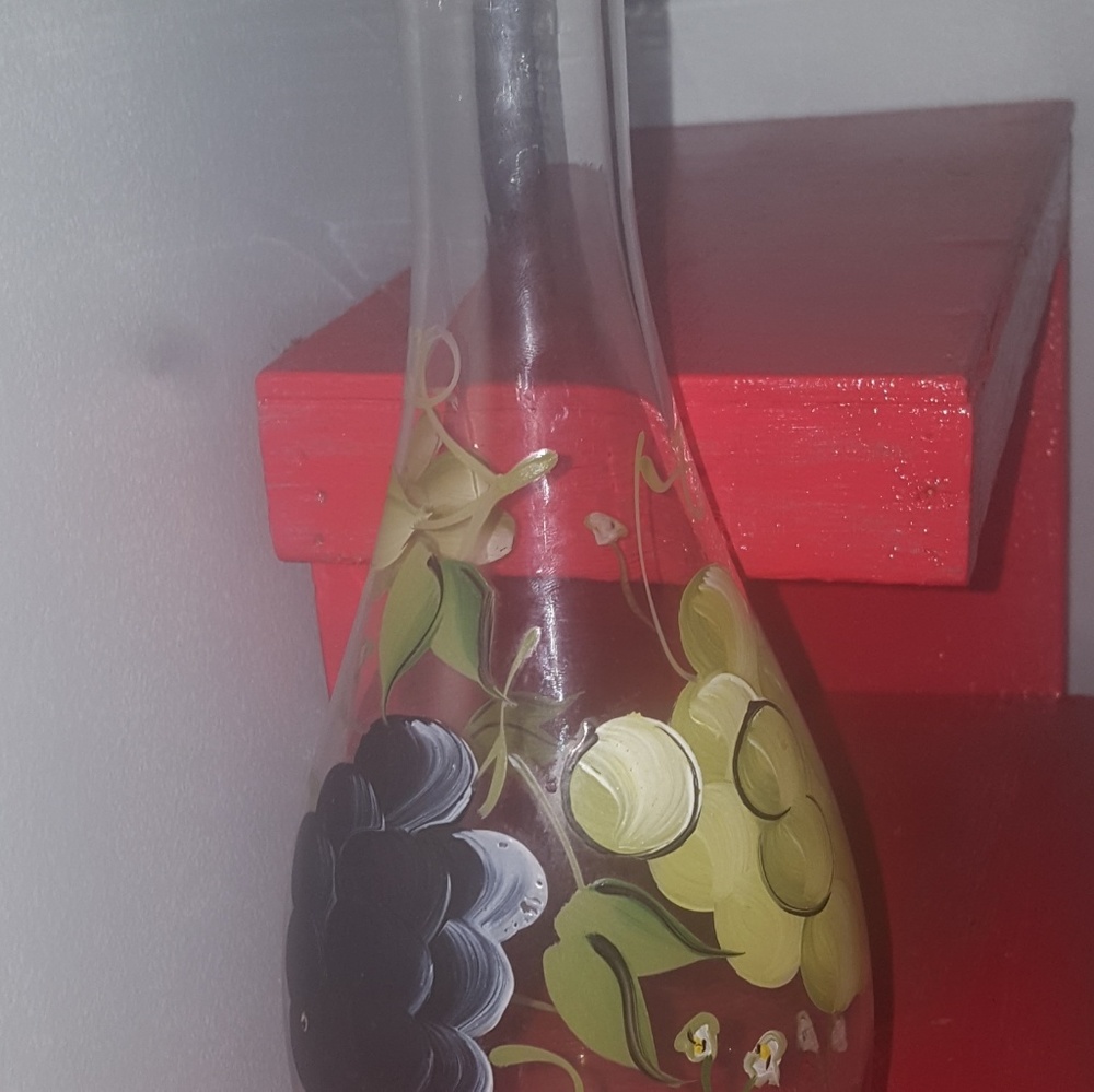 Grapevine Vase - Picture 4 of 6